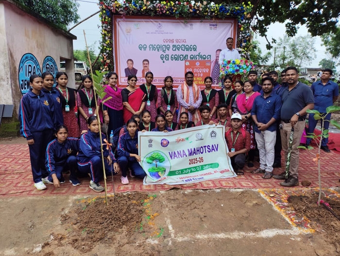 Volunteers and cadets of YRC,NSS and NCC are participated in 4.PLANTATION DRIVE at Mantrimunda which is organised by KUCHINDA WILDLIFE RANGE