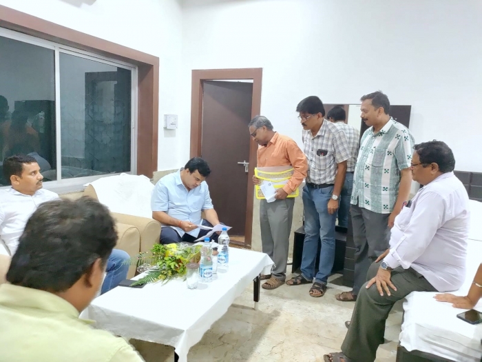 Members of the staff with  Principal , KUCHINDA COLLEGE,KUCHINDA,presenting a MEMORANDUM to Er.Rohit Pujari, Honorable Minister,Higher education, ODISHA.