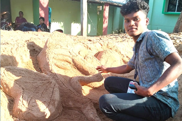 Students are participating in SAND ART COMPETITIONS organised by ARTS SOCIETY,KUCHINDA COLLEGE.