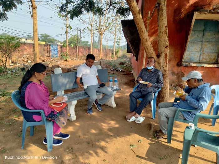 Hon'ble MLA, President G B., Principal visited OLD BOYS HOSTEL of Kuchinda College and discussed with students and  Superintendent regarding the problems of the hostel today at 8am.