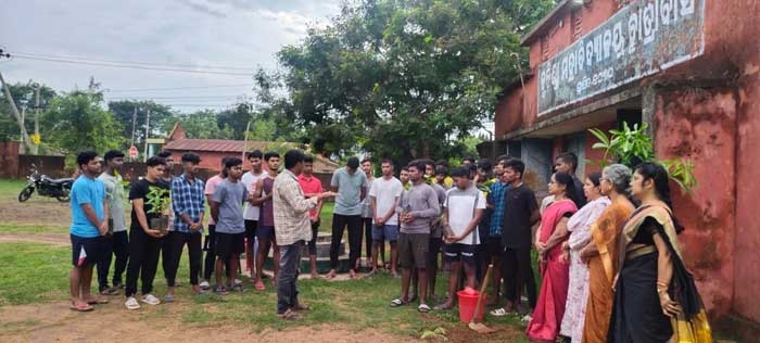Plantation in BOYS' HOSTEL, KUCHINDA COLLEGE, KUCHINDA.(20.07.2023)-Lambodor Kumura,member,GB, KUCHINDA COLLEGE, KUCHINDA address the students.